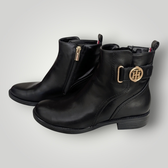 Tommy Hilfiger Ivaide Logo Strap Ankle Booties - Picture 6 of 12